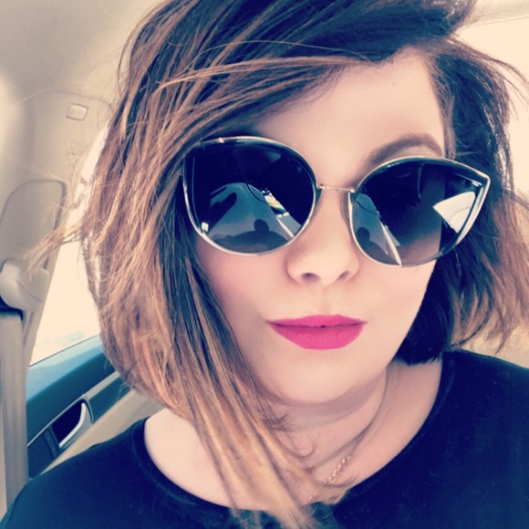 Meet your Posher, Amber - Picture 1 of 1